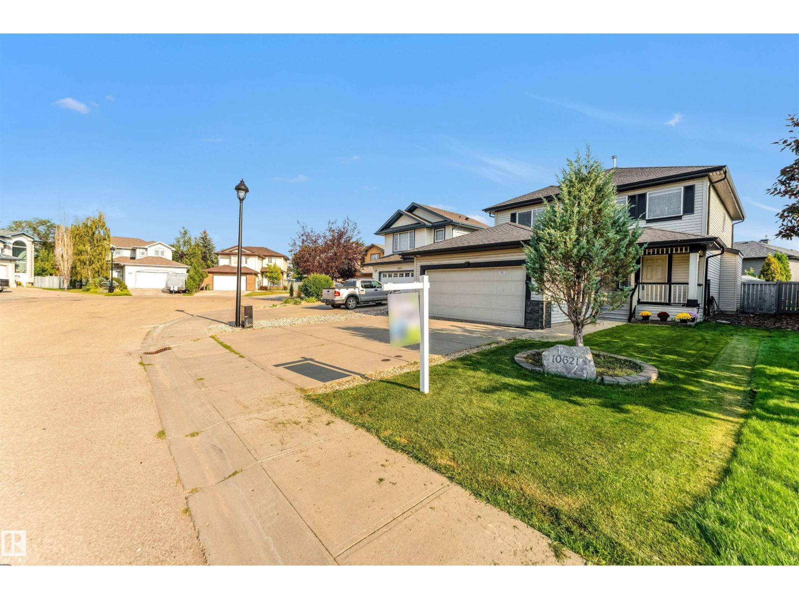 Photo 7 of 10621 175 A Av Nw, Edmonton AB