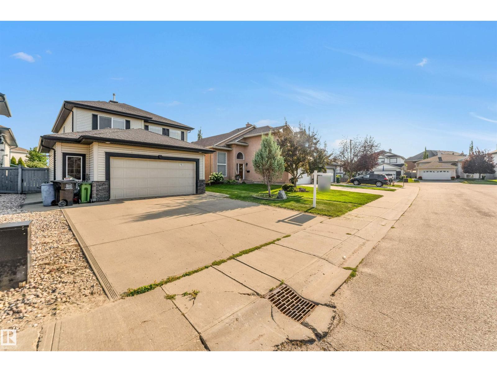 Photo 8 of 10621 175 A Av Nw, Edmonton AB