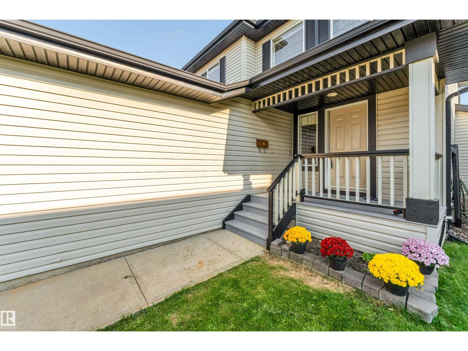 Photo 9 of 10621 175 A Av Nw, Edmonton AB