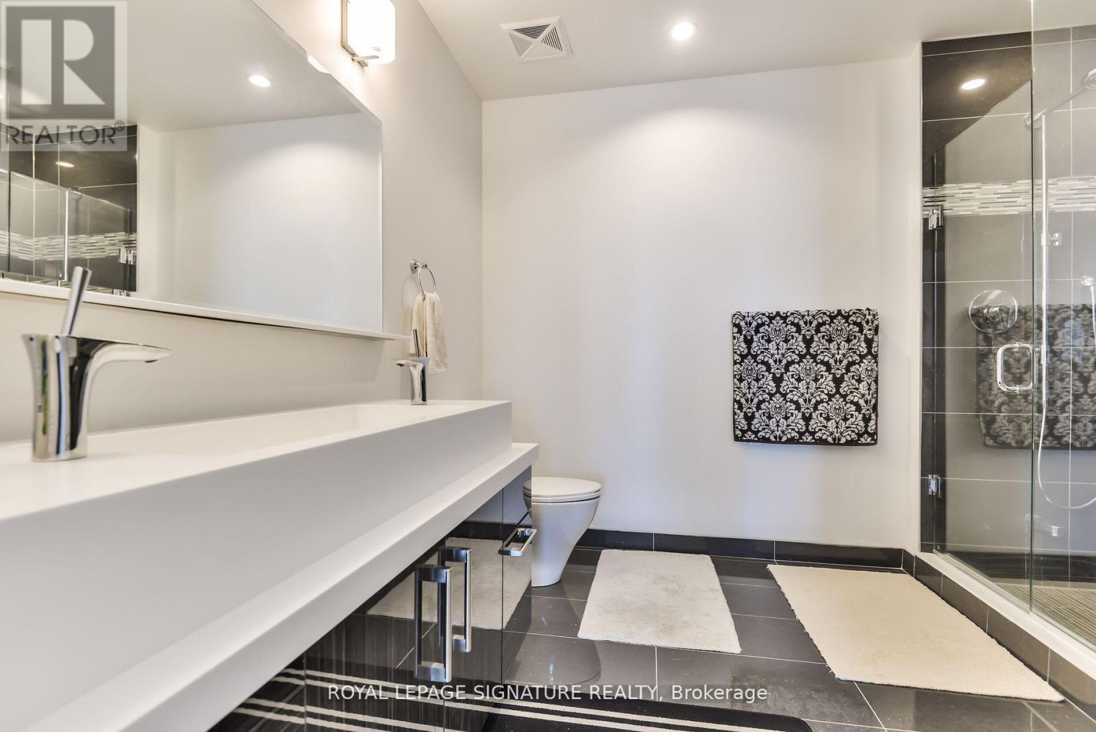 Photo 17 of 4002 65 St Mary Street, Toronto ON