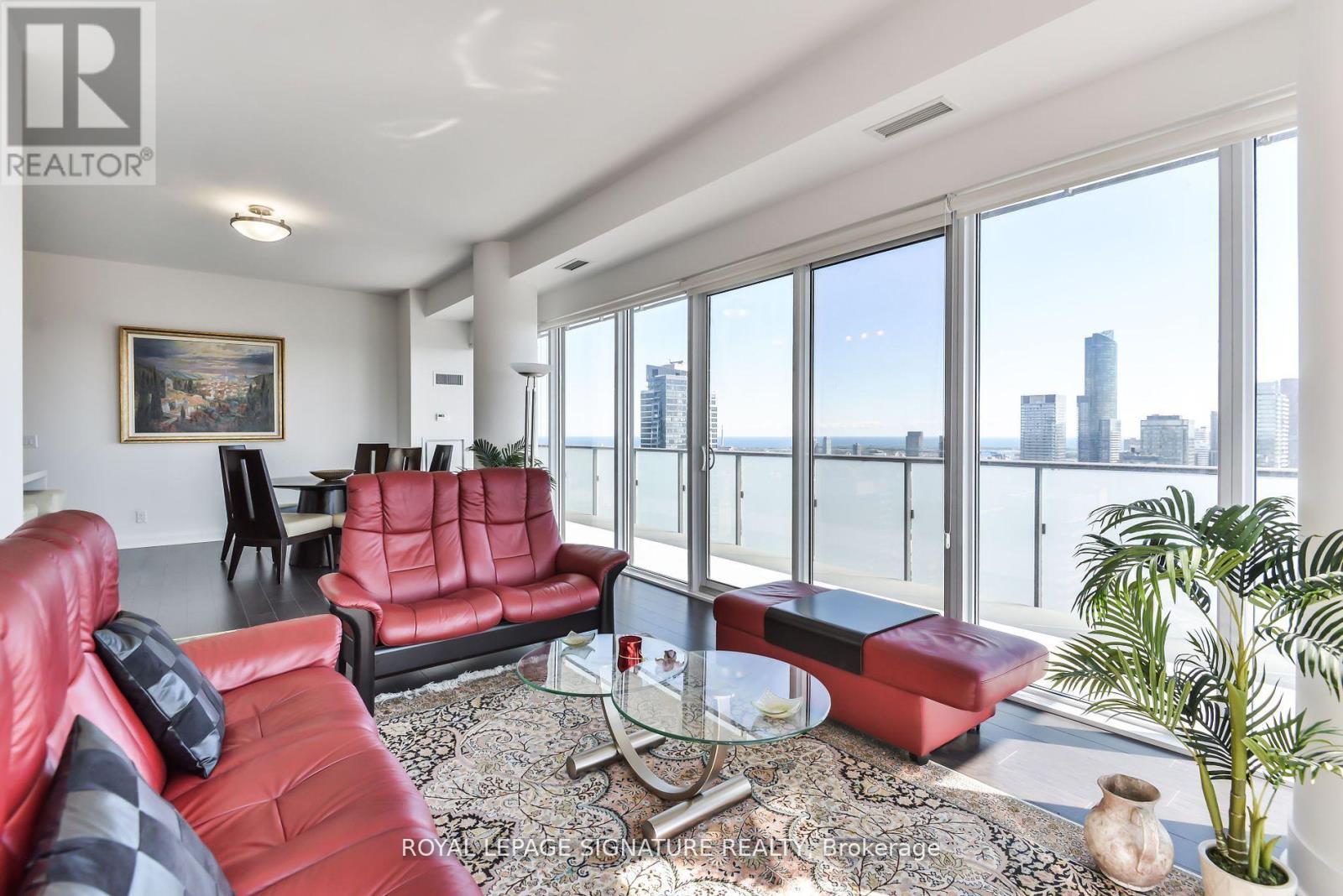 Photo 10 of 4002 65 St Mary Street, Toronto ON