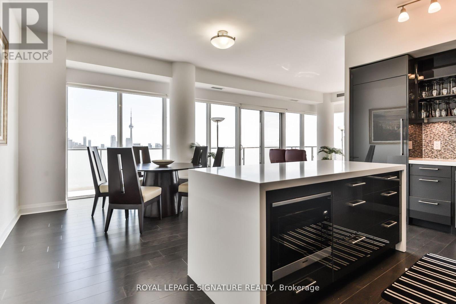 Photo 6 of 4002 65 St Mary Street, Toronto ON