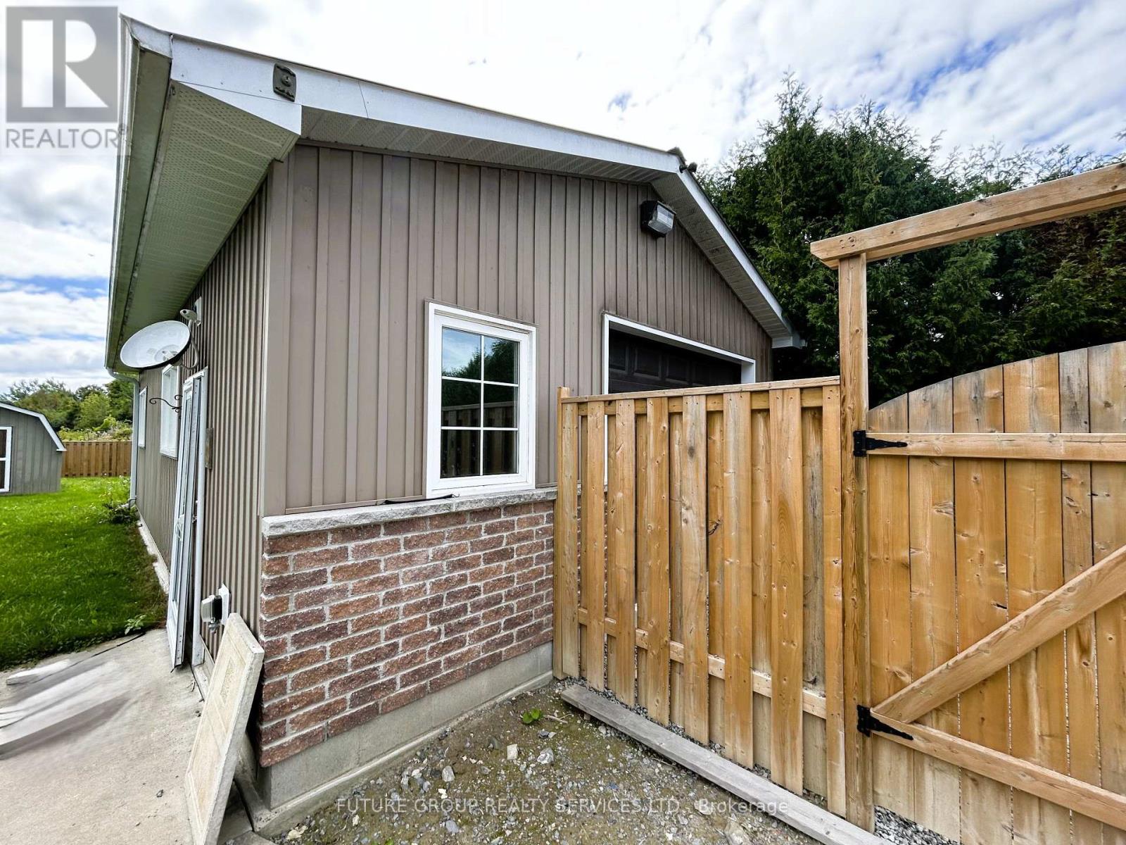 Photo 31 of 5 Burke Street, Georgina ON