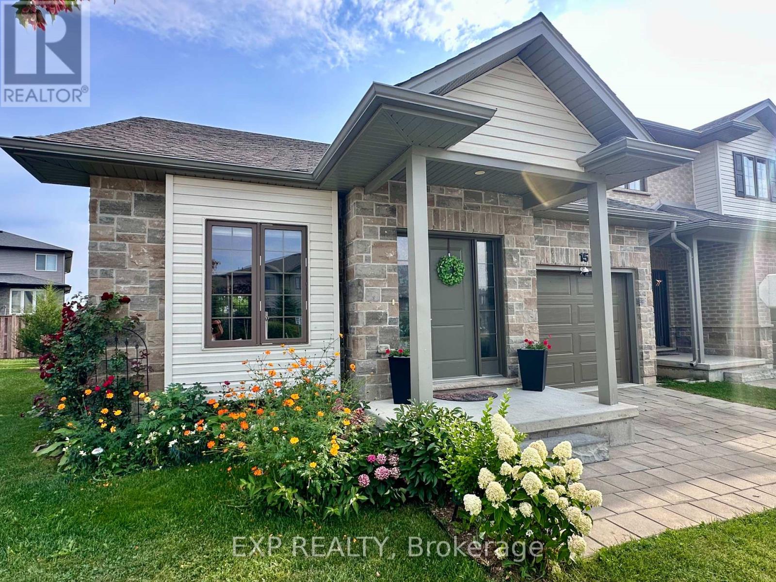 Photo 2 of 15 2910 Tokala Trail, London North ON