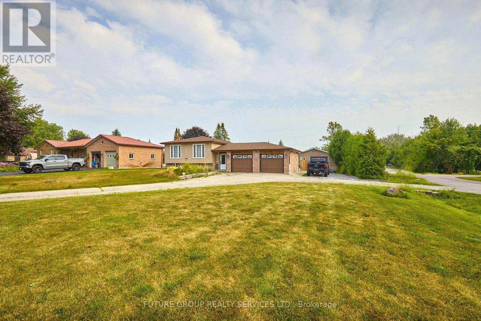 Photo 40 of 5 Burke Street, Georgina ON