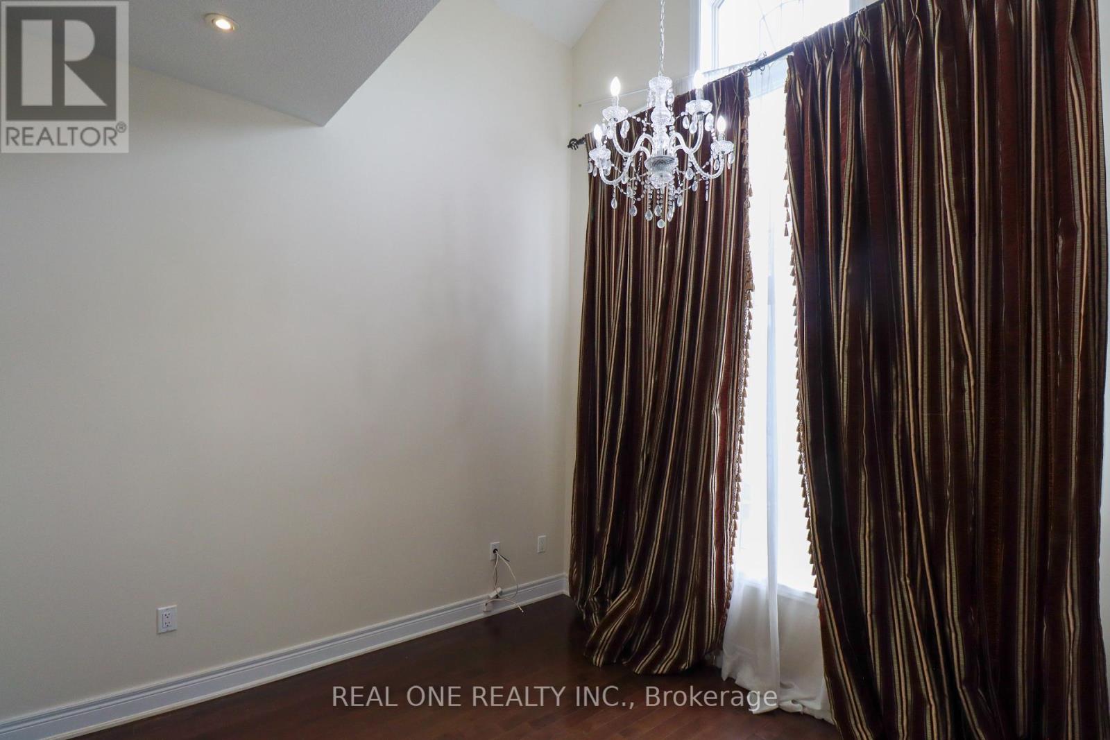 Photo 19 of 1330 Kestell Boulevard, Oakville ON