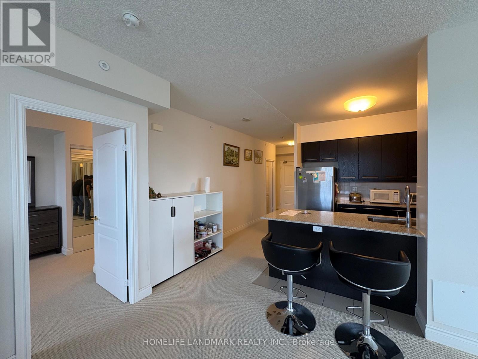 Photo 5 of 386 11211 Yonge Street, Richmond Hill ON