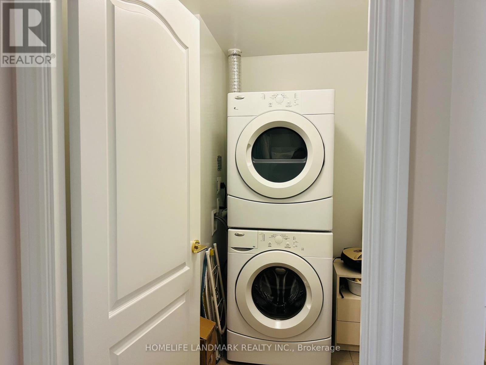 Photo 14 of 386 11211 Yonge Street, Richmond Hill ON