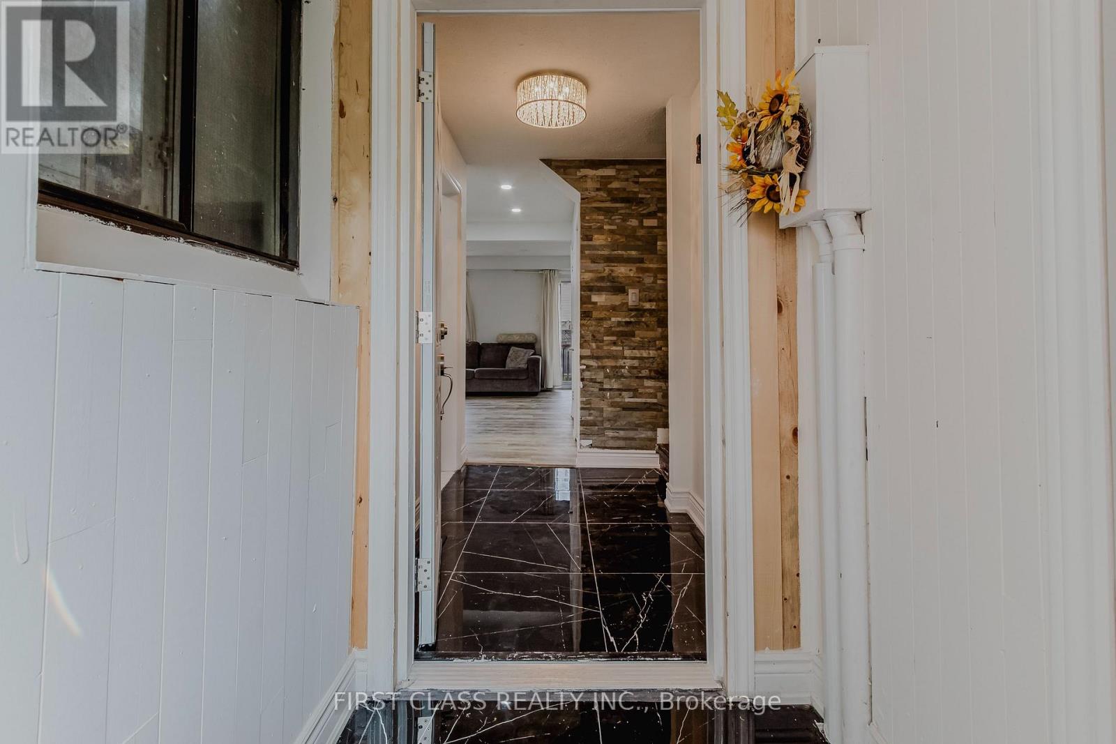 Photo 16 of 75 Royal Salisbury Way, Brampton ON