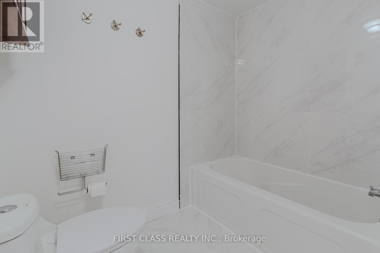 Photo 14 of 75 Royal Salisbury Way, Brampton ON