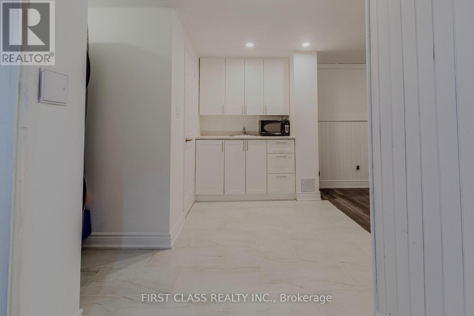 Photo 18 of 75 Royal Salisbury Way, Brampton ON