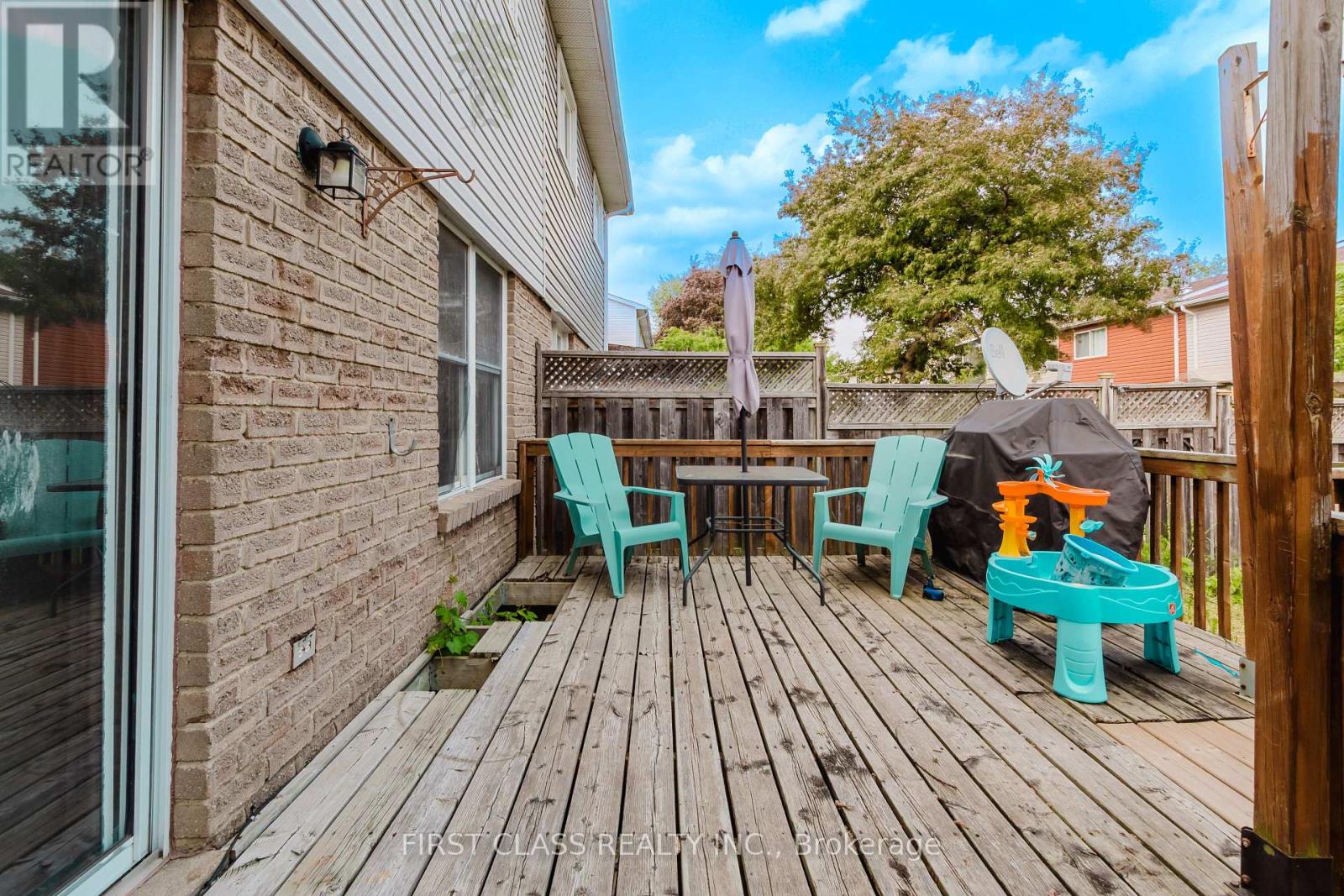 Photo 25 of 75 Royal Salisbury Way, Brampton ON