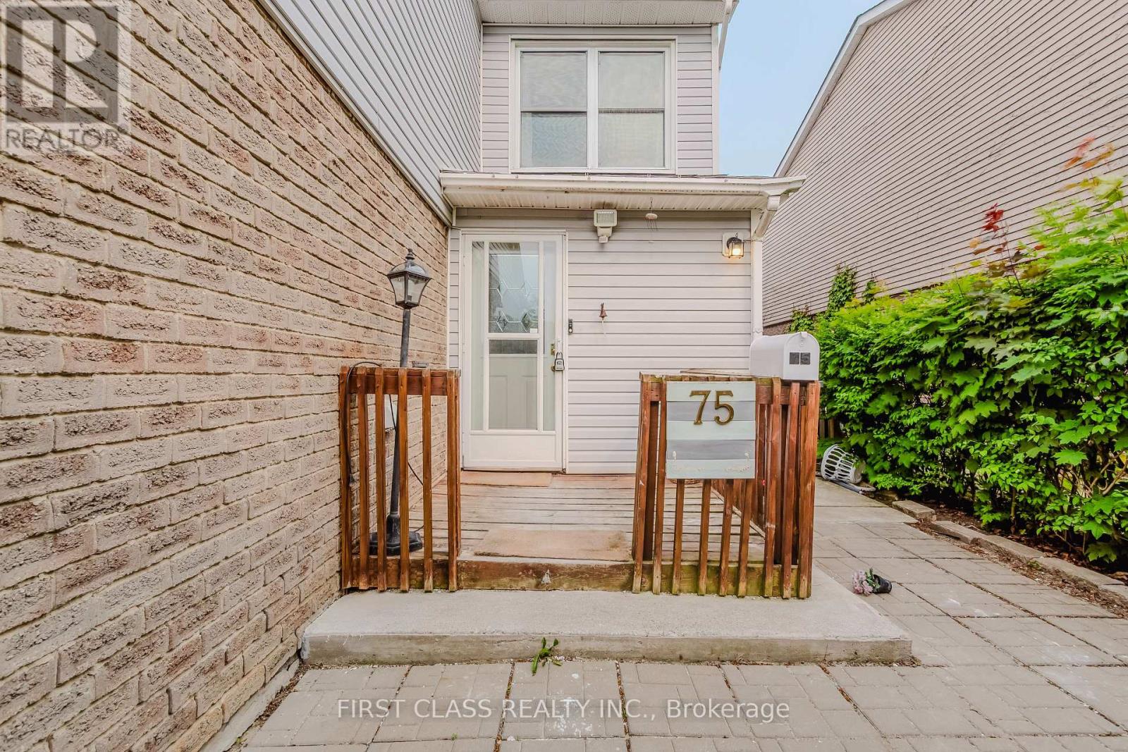 Photo 27 of 75 Royal Salisbury Way, Brampton ON