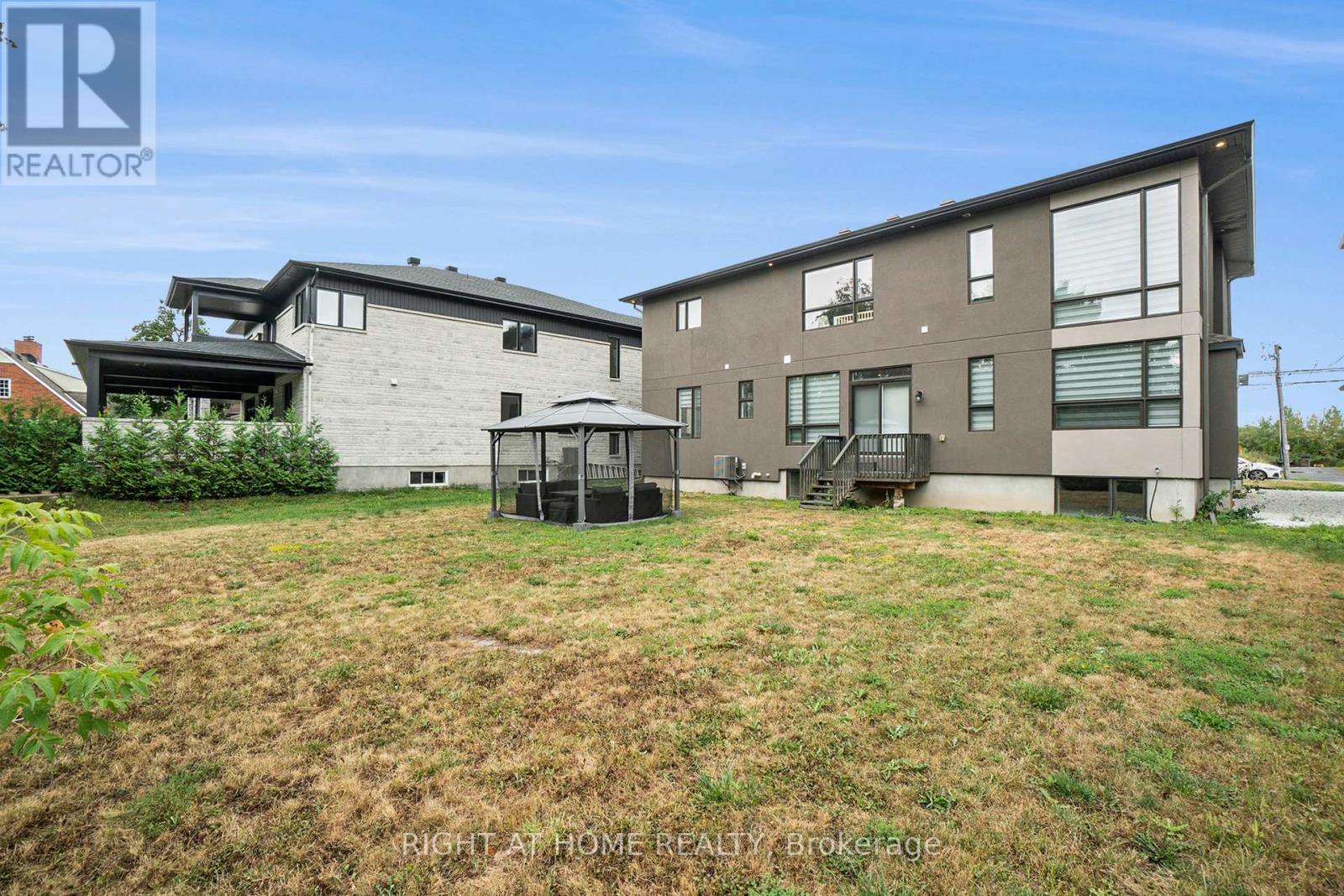 Photo 31 of 17 Rideau Heights Drive, Ottawa ON