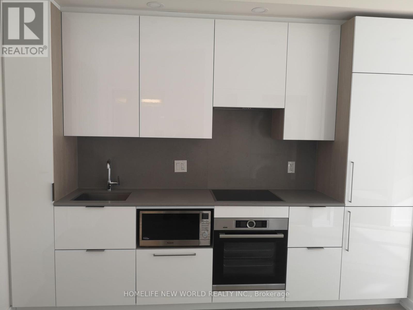 Photo 3 of 2903 28 Freeland Street, Toronto ON