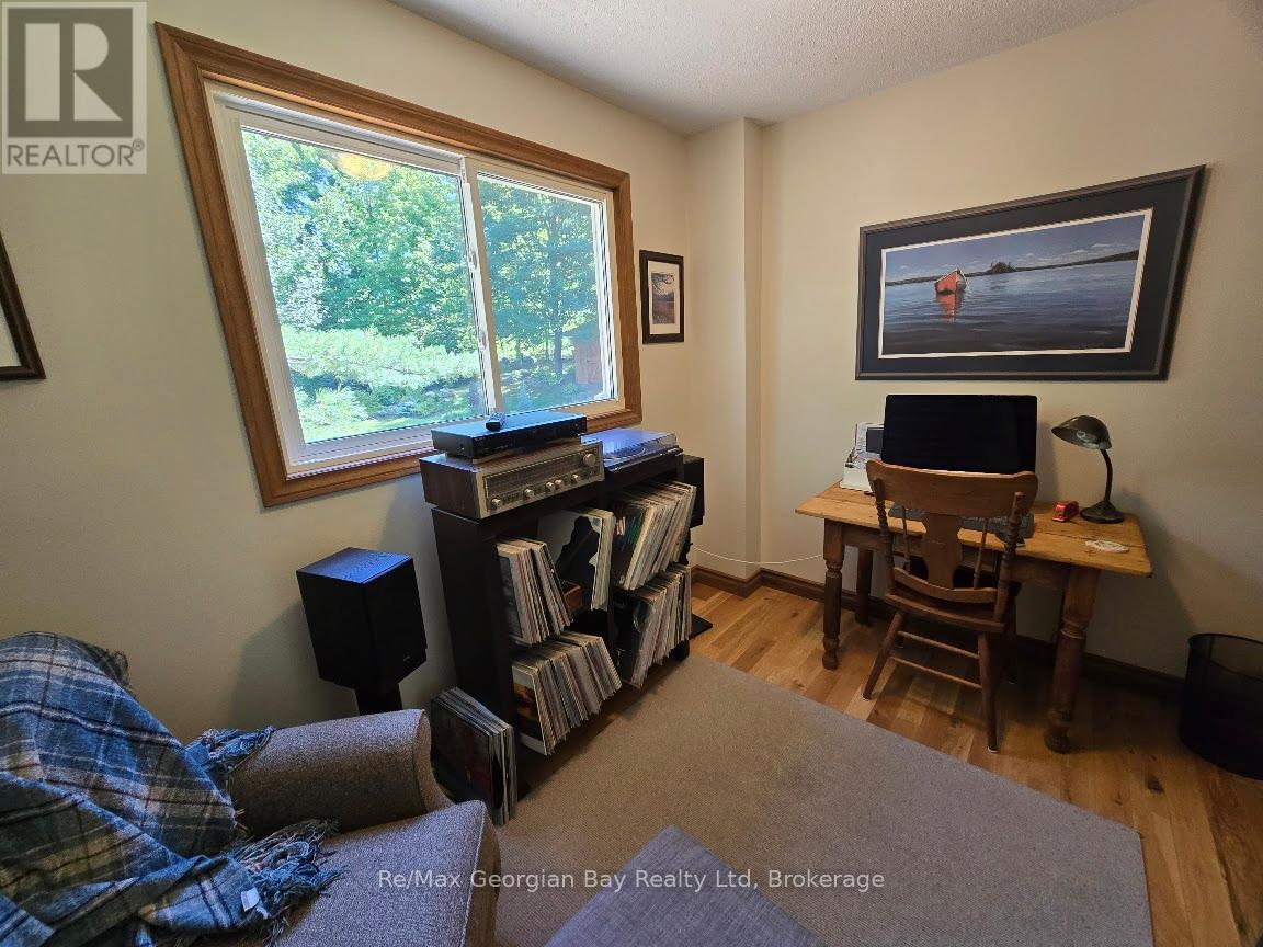 Photo 21 of 30 Sumac Crescent, Oromedonte ON