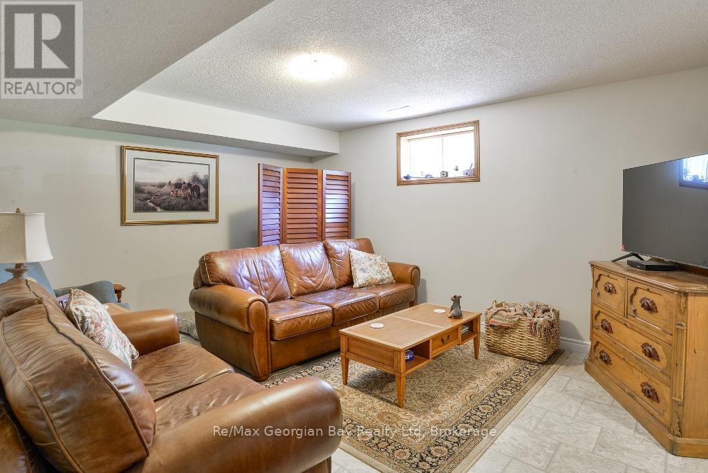 Photo 26 of 30 Sumac Crescent, Oromedonte ON