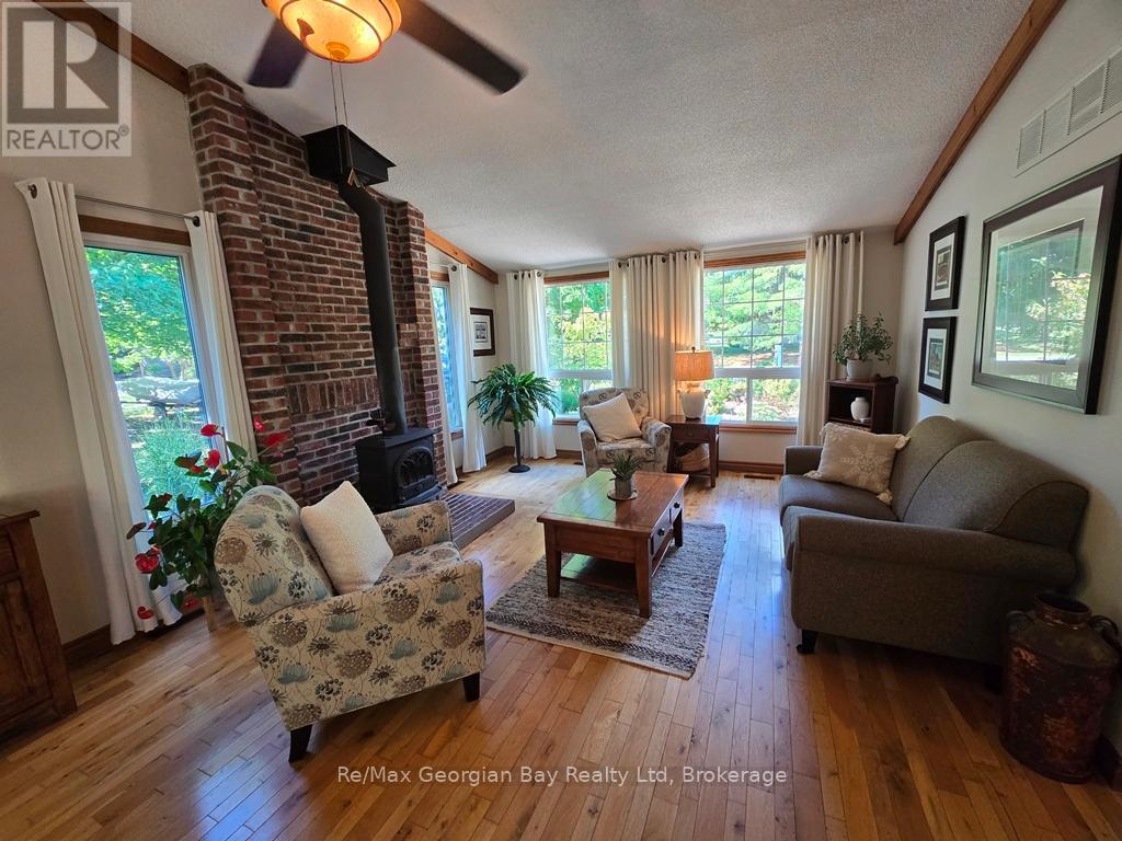 Photo 16 of 30 Sumac Crescent, Oromedonte ON