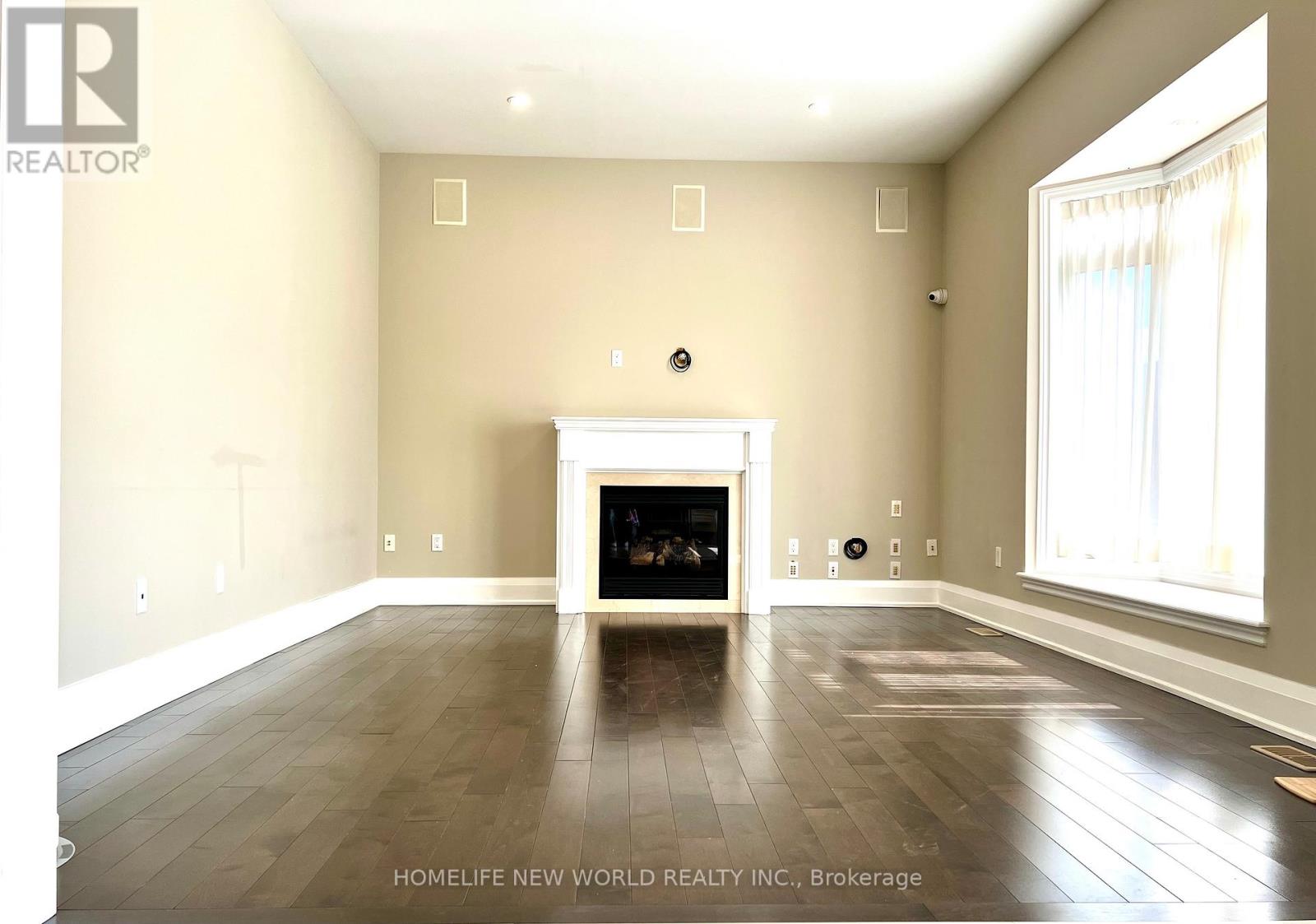 Photo 2 of 32 Wendelyn Drive, Richmond Hill ON