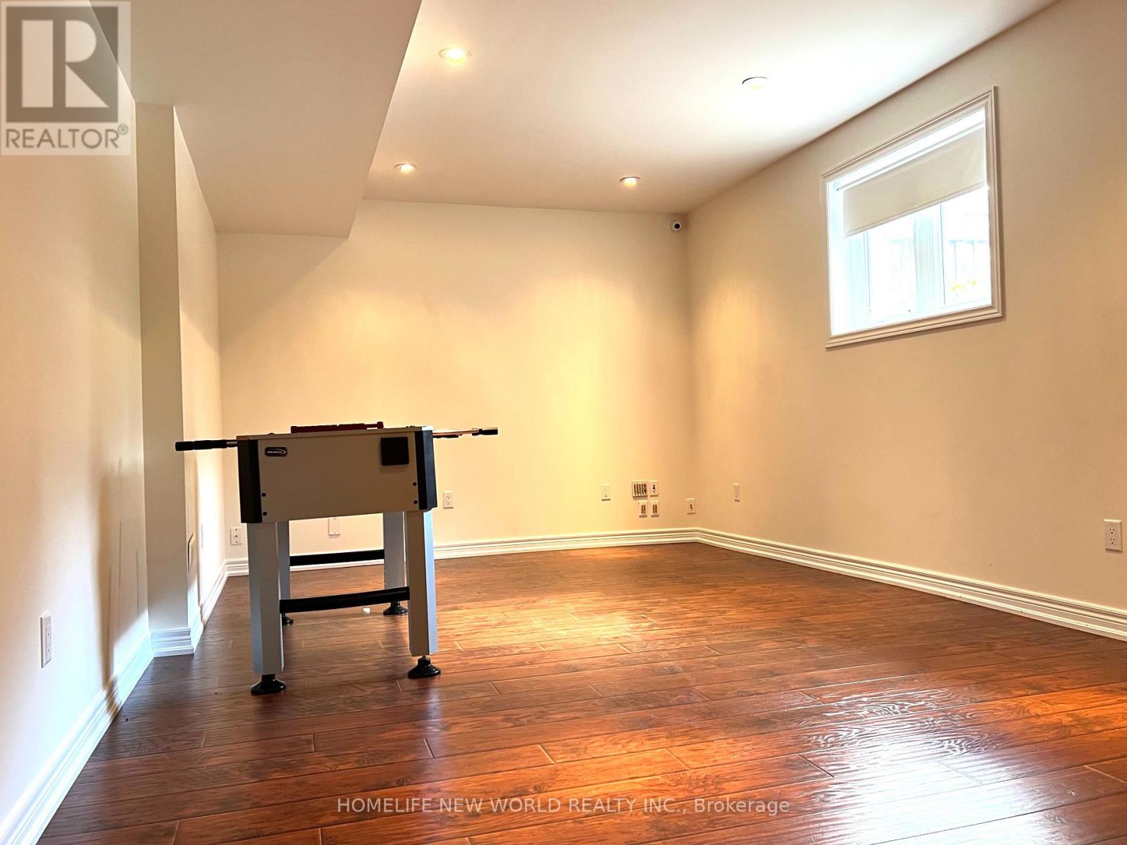 Photo 5 of 32 Wendelyn Drive, Richmond Hill ON
