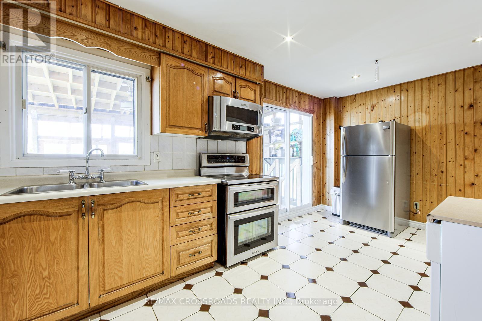 Photo 10 of 113 Bedale Crescent, Markham ON