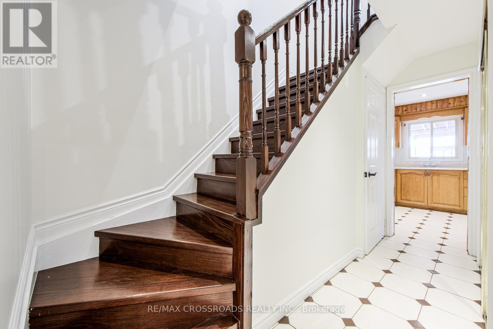Photo 13 of 113 Bedale Crescent, Markham ON