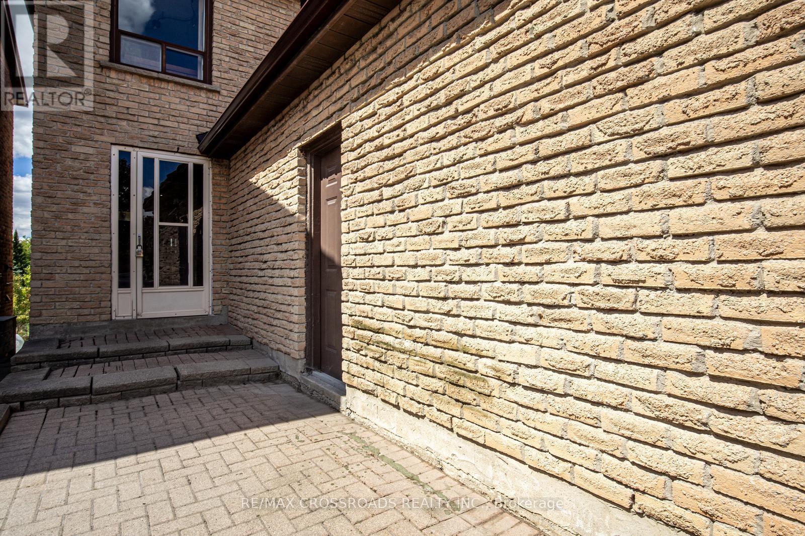 Photo 2 of 113 Bedale Crescent, Markham ON