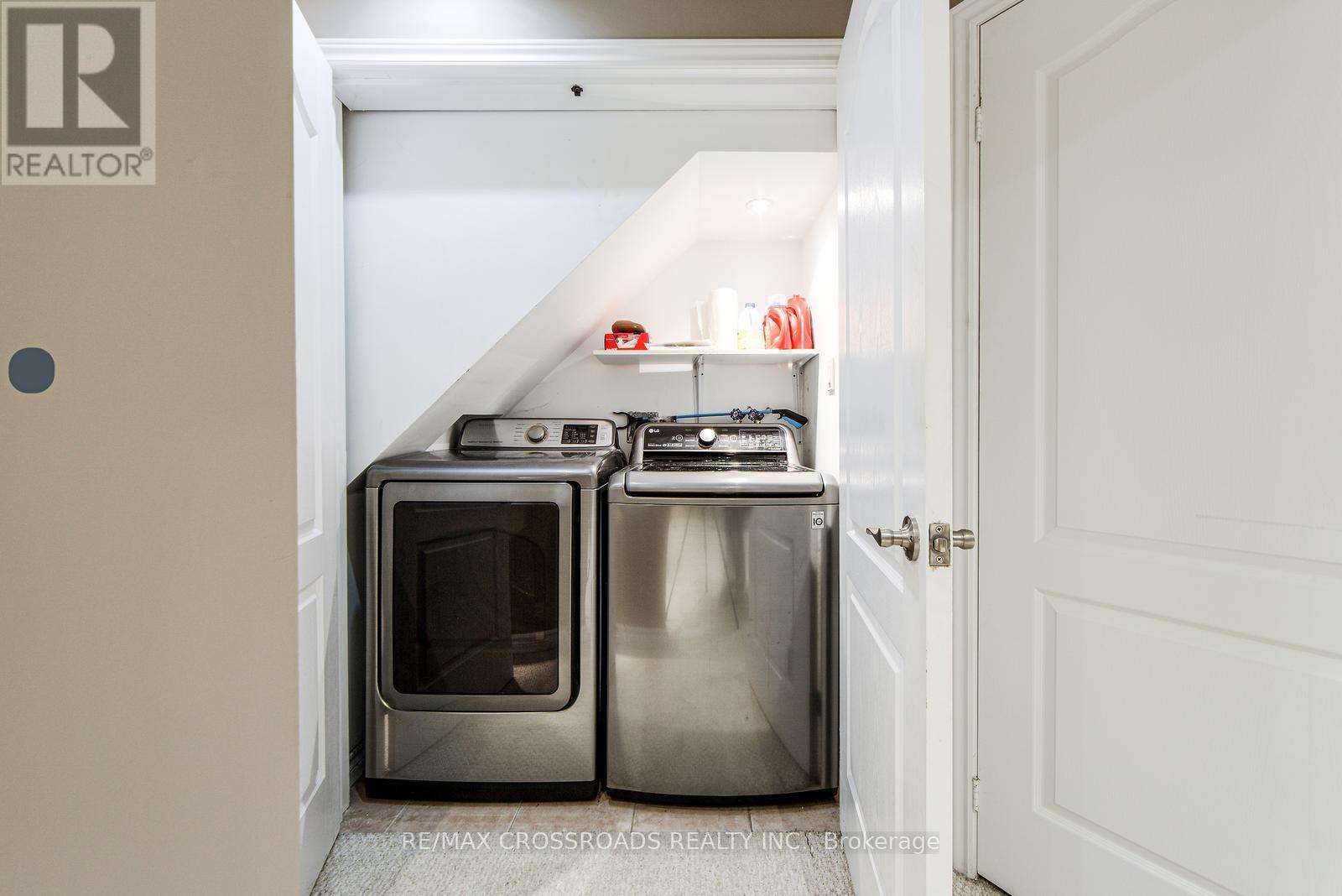 Photo 24 of 113 Bedale Crescent, Markham ON