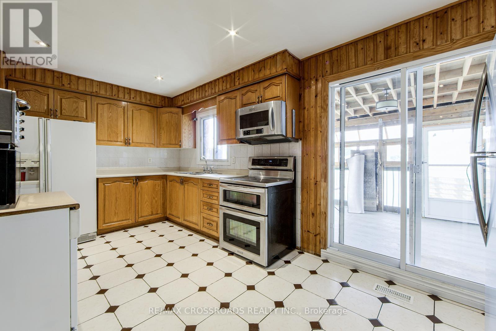 Photo 9 of 113 Bedale Crescent, Markham ON