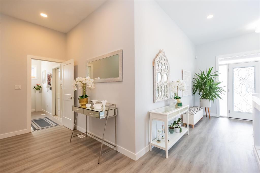 Photo 6 of 183 Valley Brook Road, Winnipeg MB