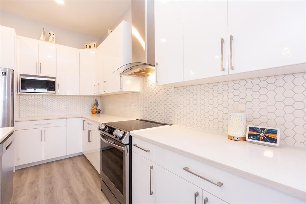 Photo 10 of 183 Valley Brook Road, Winnipeg MB