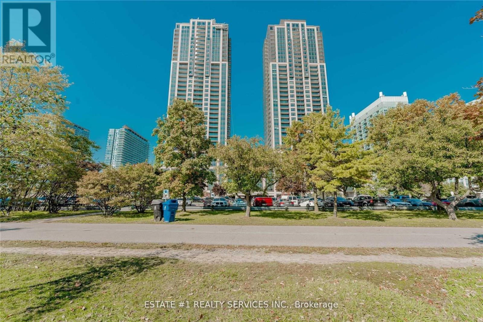 Photo 3 of 2116 1928 Lakeshore Boulevard, Toronto ON