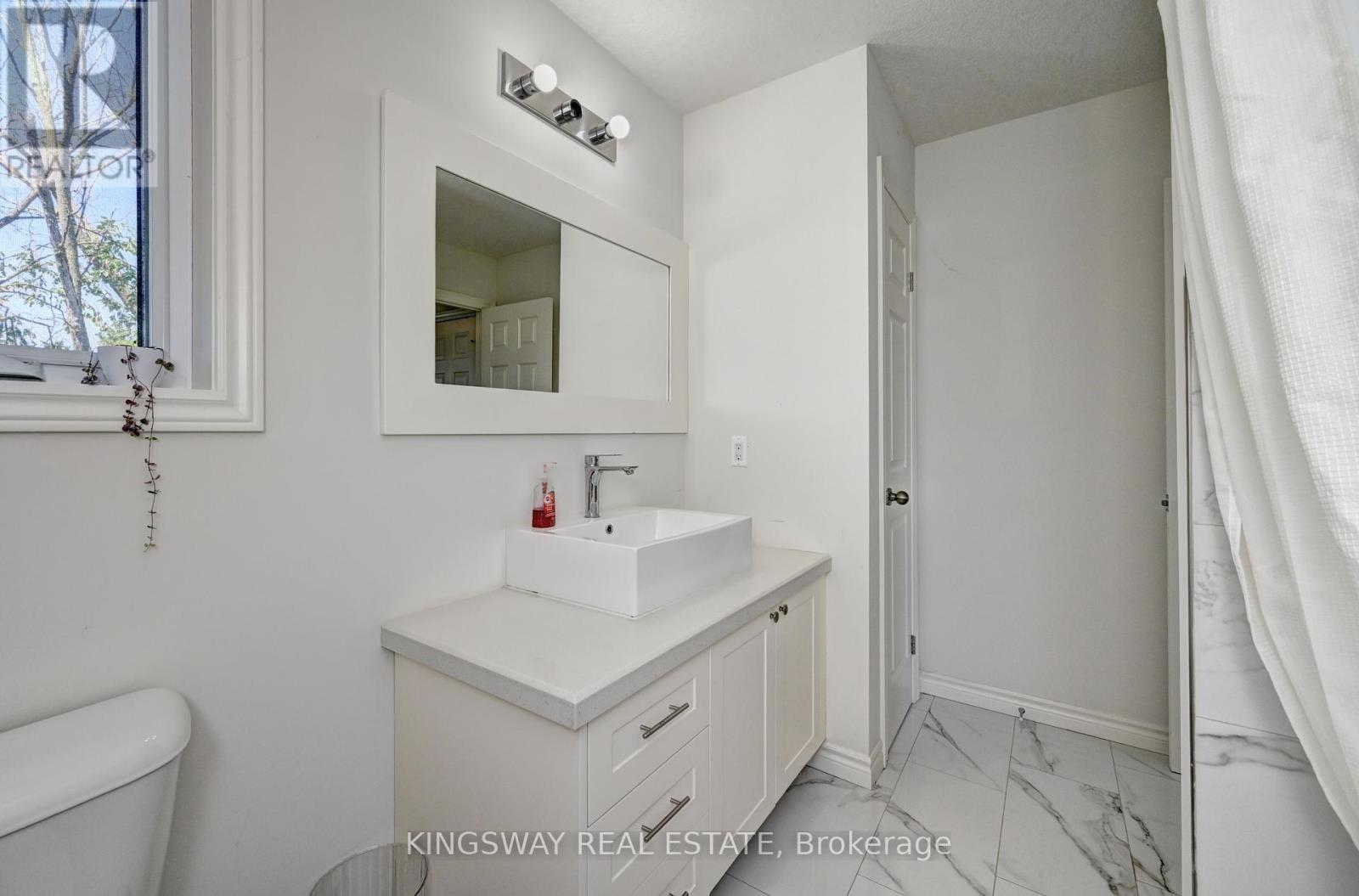 Photo 34 of 7 C 164 Heiman Street, Kitchener ON