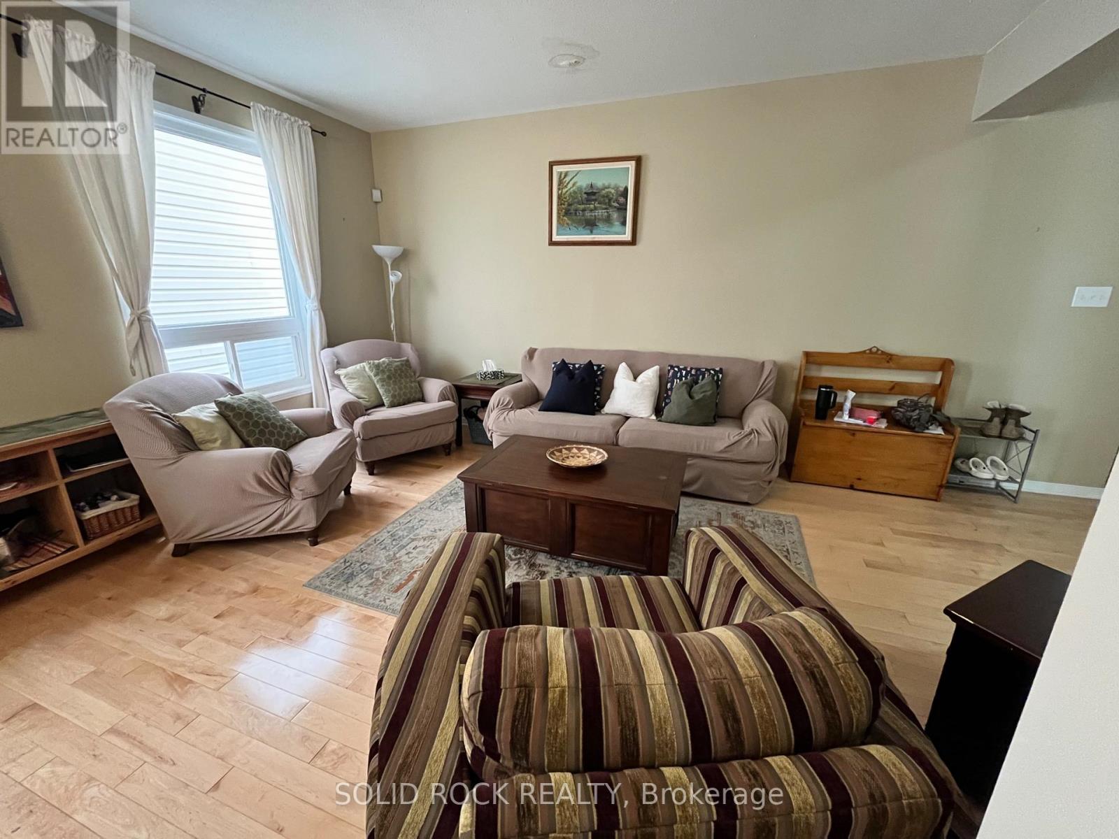 Photo 9 of 409 Amar Lane, Ottawa ON