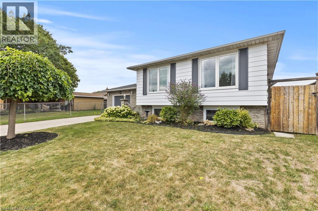 Photo 3 of 5 Lynwood Drive, Hamilton ON