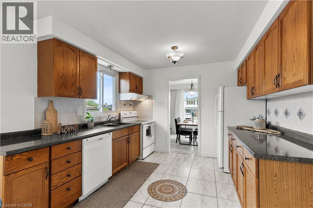 Photo 11 of 5 Lynwood Drive, Hamilton ON
