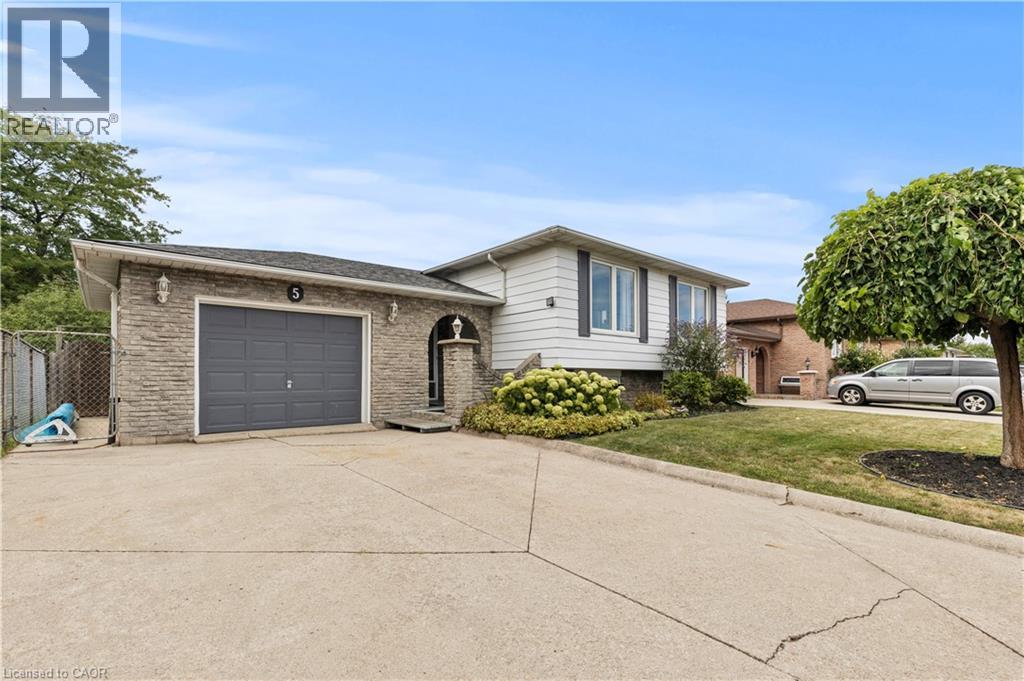 Photo 2 of 5 Lynwood Drive, Hamilton ON