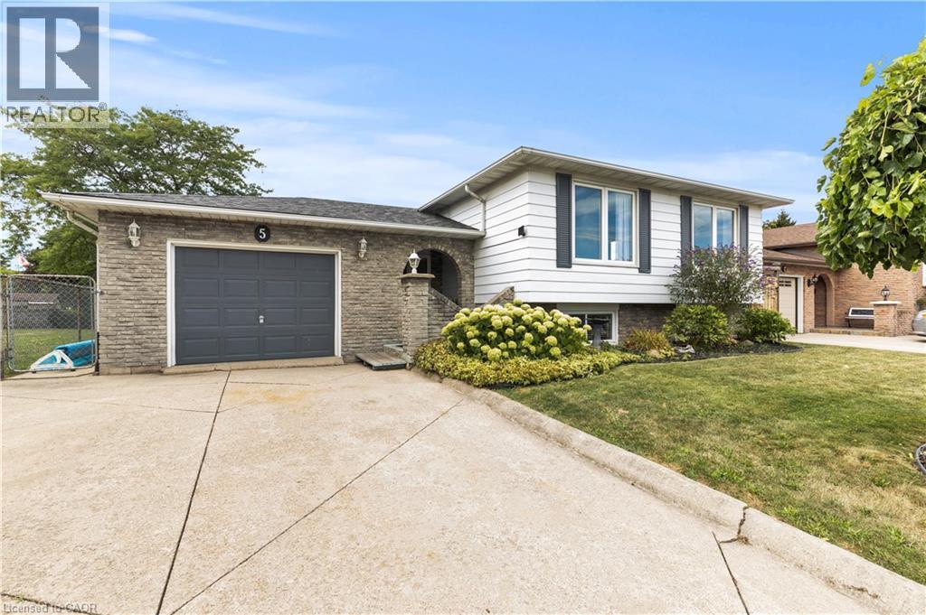 Photo 4 of 5 Lynwood Drive, Hamilton ON