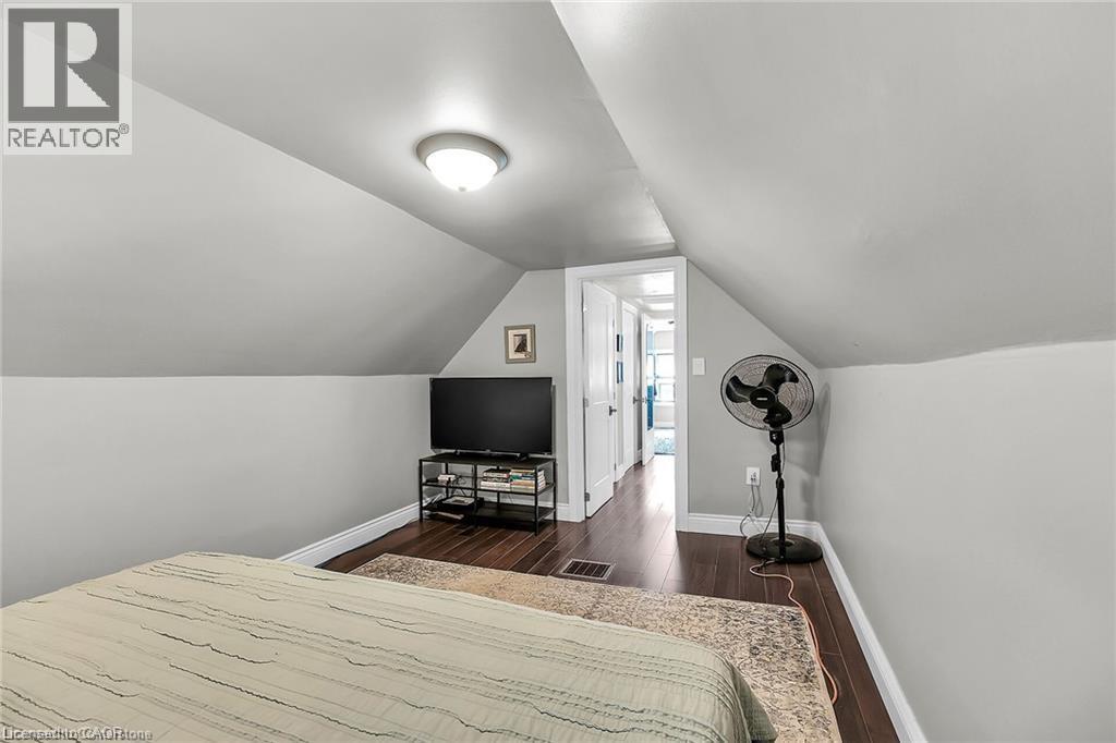 Photo 22 of 49 East Bend Avenue S, Hamilton ON