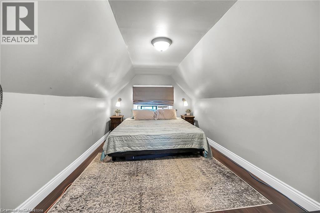 Photo 21 of 49 East Bend Avenue S, Hamilton ON