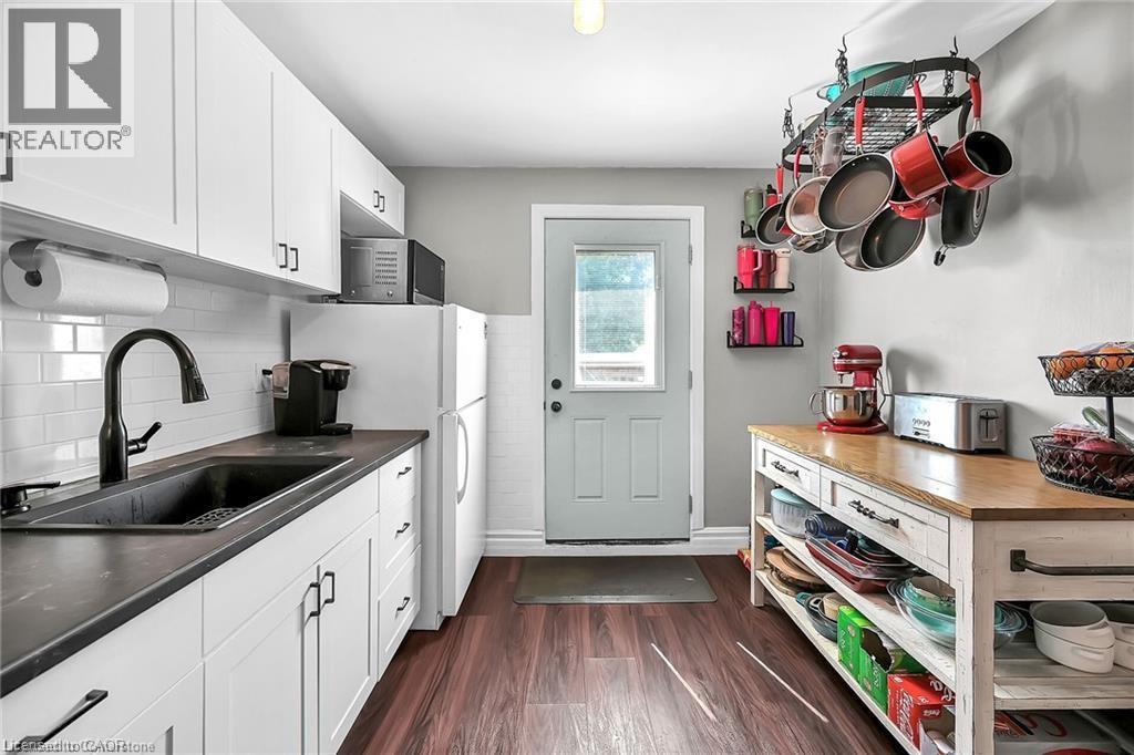 Photo 15 of 49 East Bend Avenue S, Hamilton ON