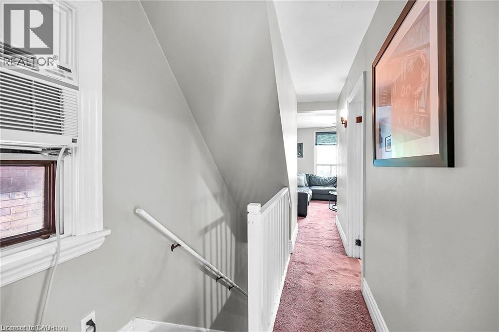 Photo 19 of 49 East Bend Avenue S, Hamilton ON