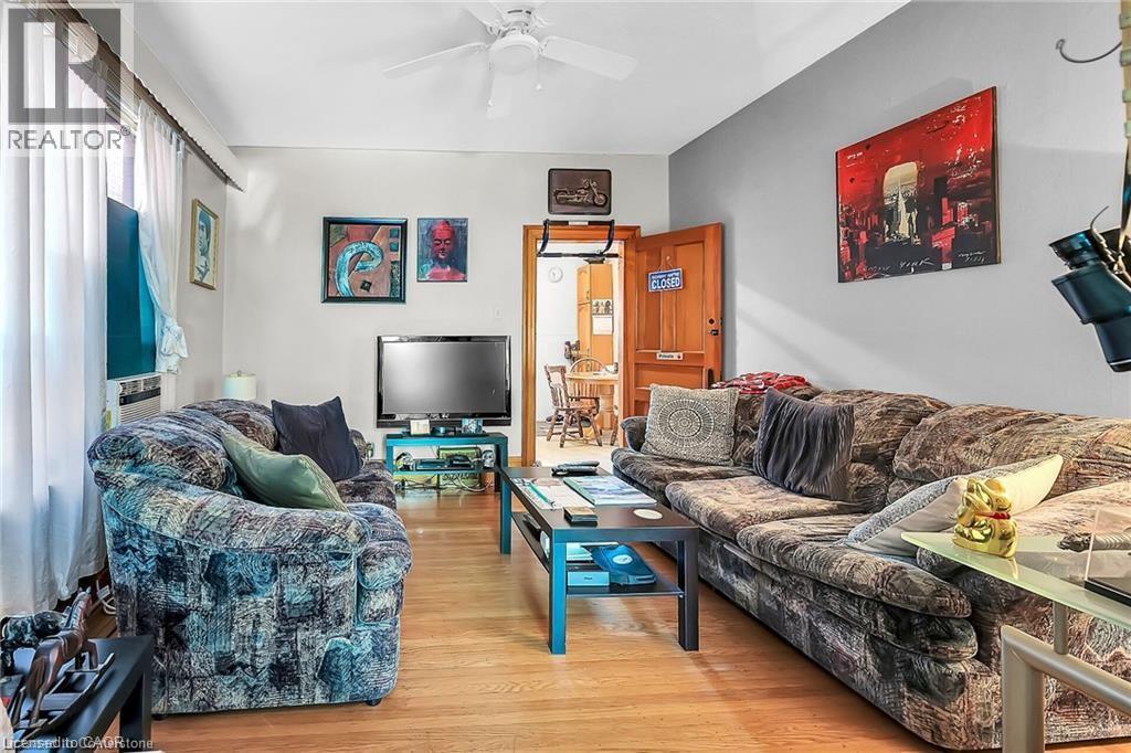 Photo 31 of 49 East Bend Avenue S, Hamilton ON