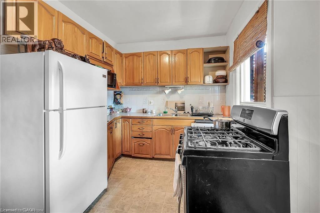 Photo 28 of 49 East Bend Avenue S, Hamilton ON