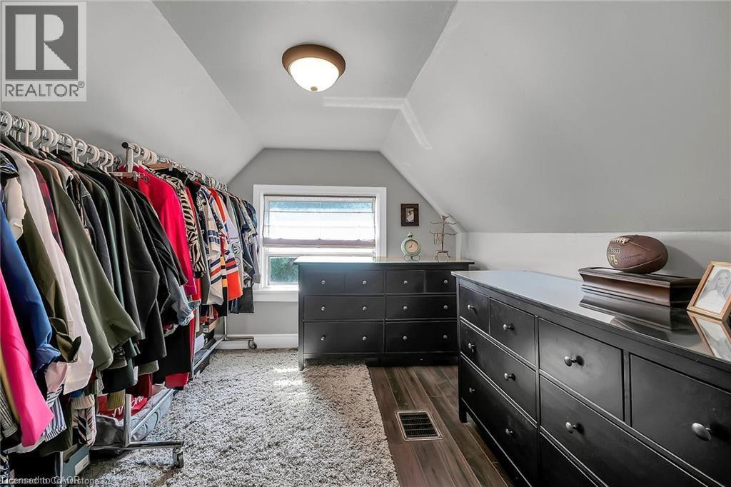 Photo 23 of 49 East Bend Avenue S, Hamilton ON