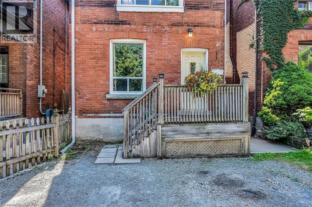Photo 3 of 49 East Bend Avenue S, Hamilton ON