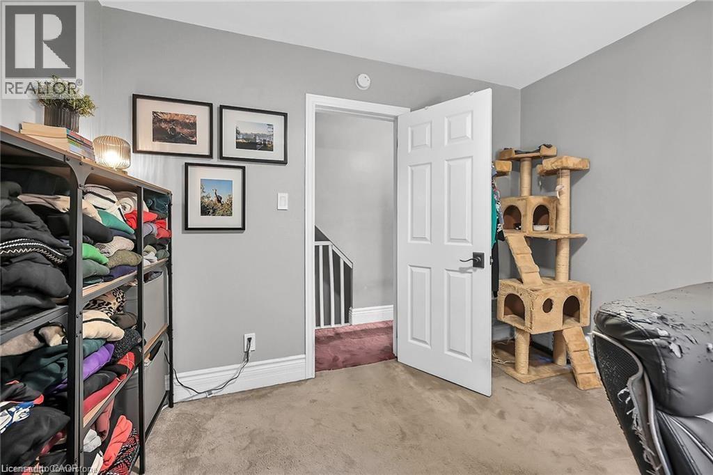 Photo 12 of 49 East Bend Avenue S, Hamilton ON
