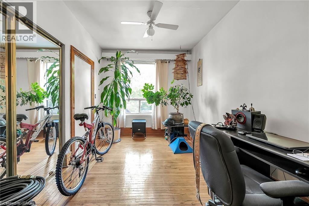 Photo 32 of 49 East Bend Avenue S, Hamilton ON