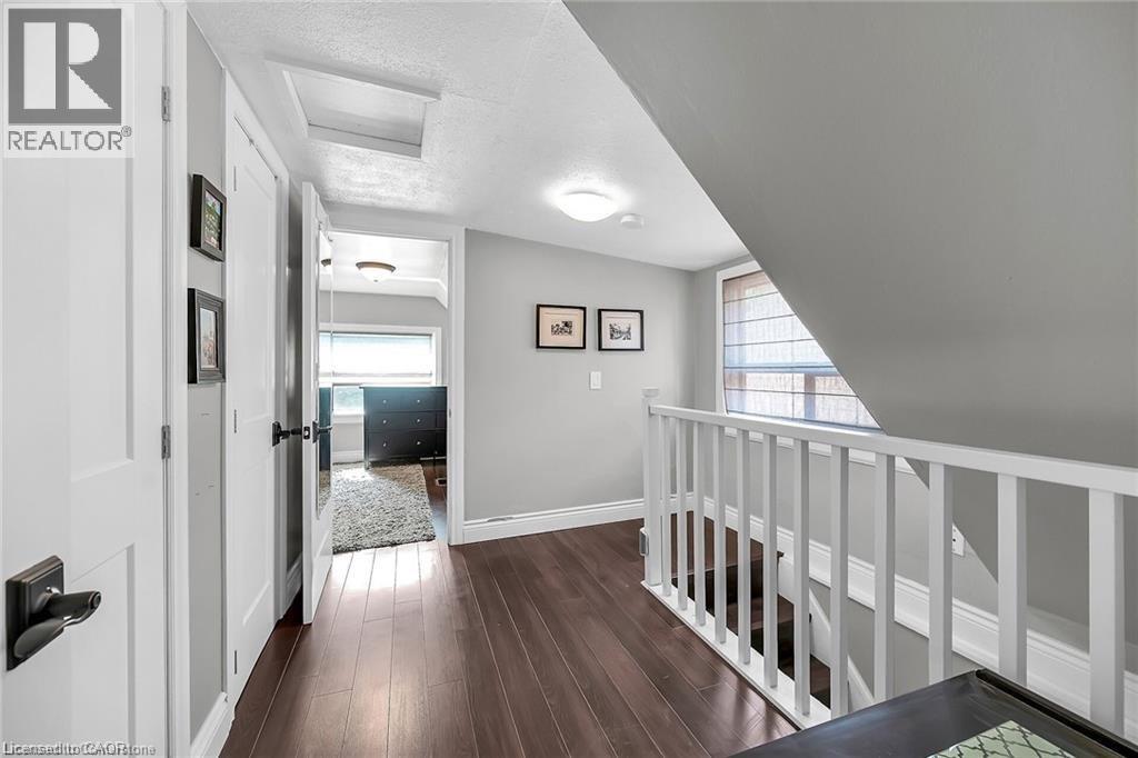 Photo 26 of 49 East Bend Avenue S, Hamilton ON