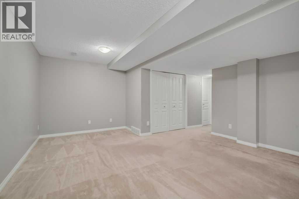 Single Family House for Sale in  Everridge Gardens SW Evergreen Calgary 